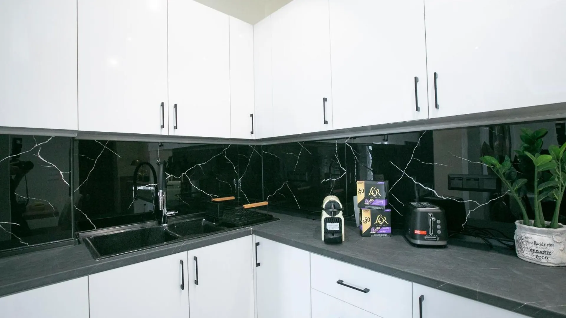 סלוניקי Latomeiou 3 Luxury Apartment