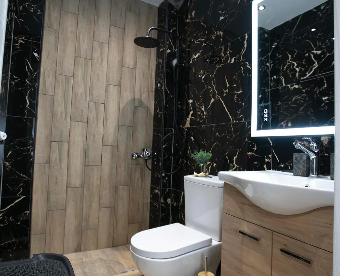 סלוניקי Latomeiou 3 Luxury Apartment