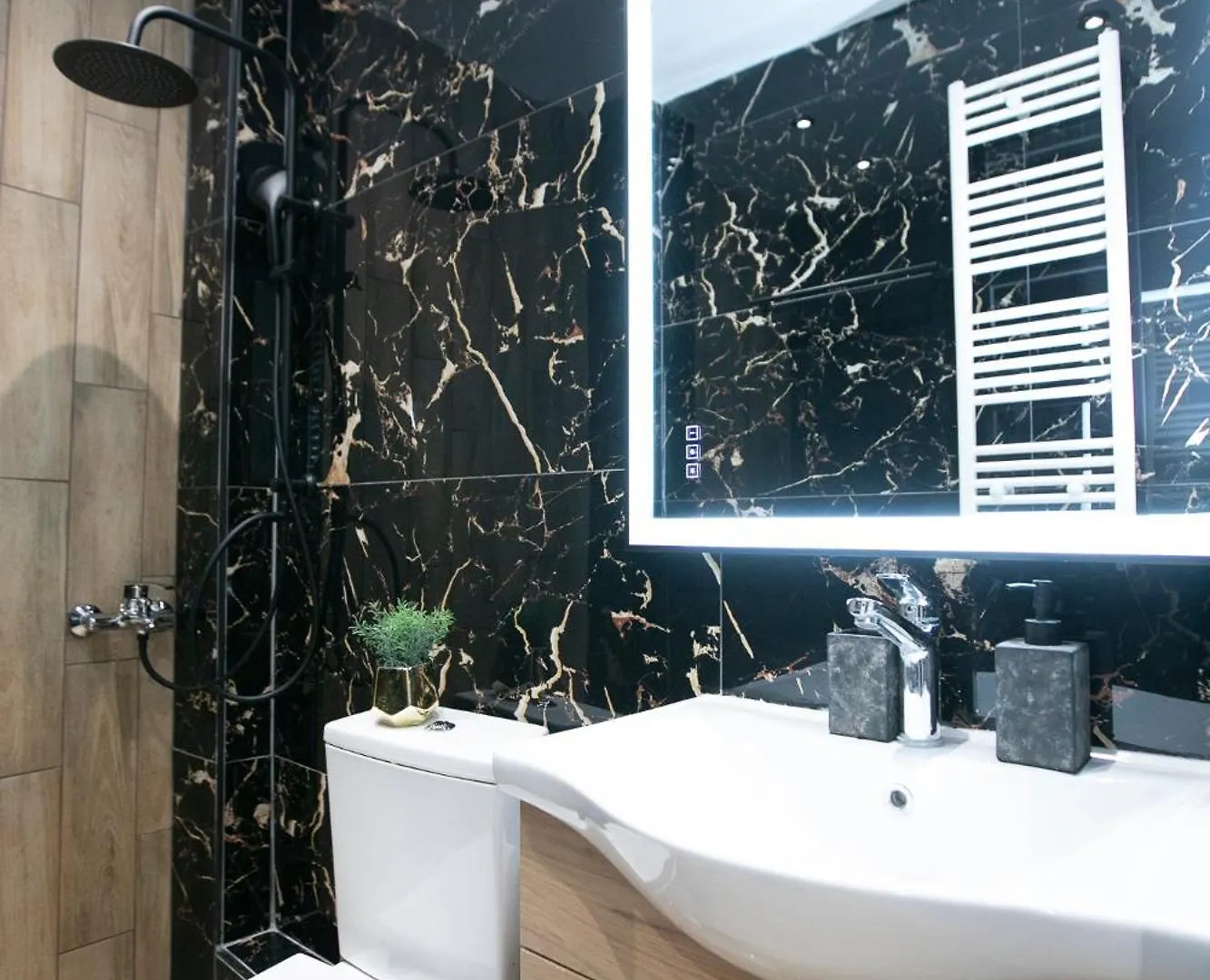 סלוניקי Latomeiou 3 Luxury Apartment